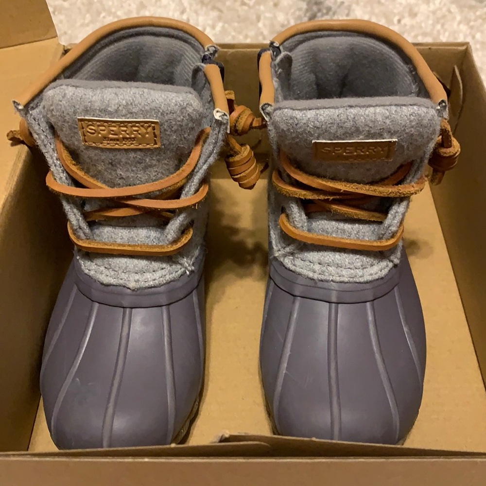 Toddler size 9 Sperry duckboot